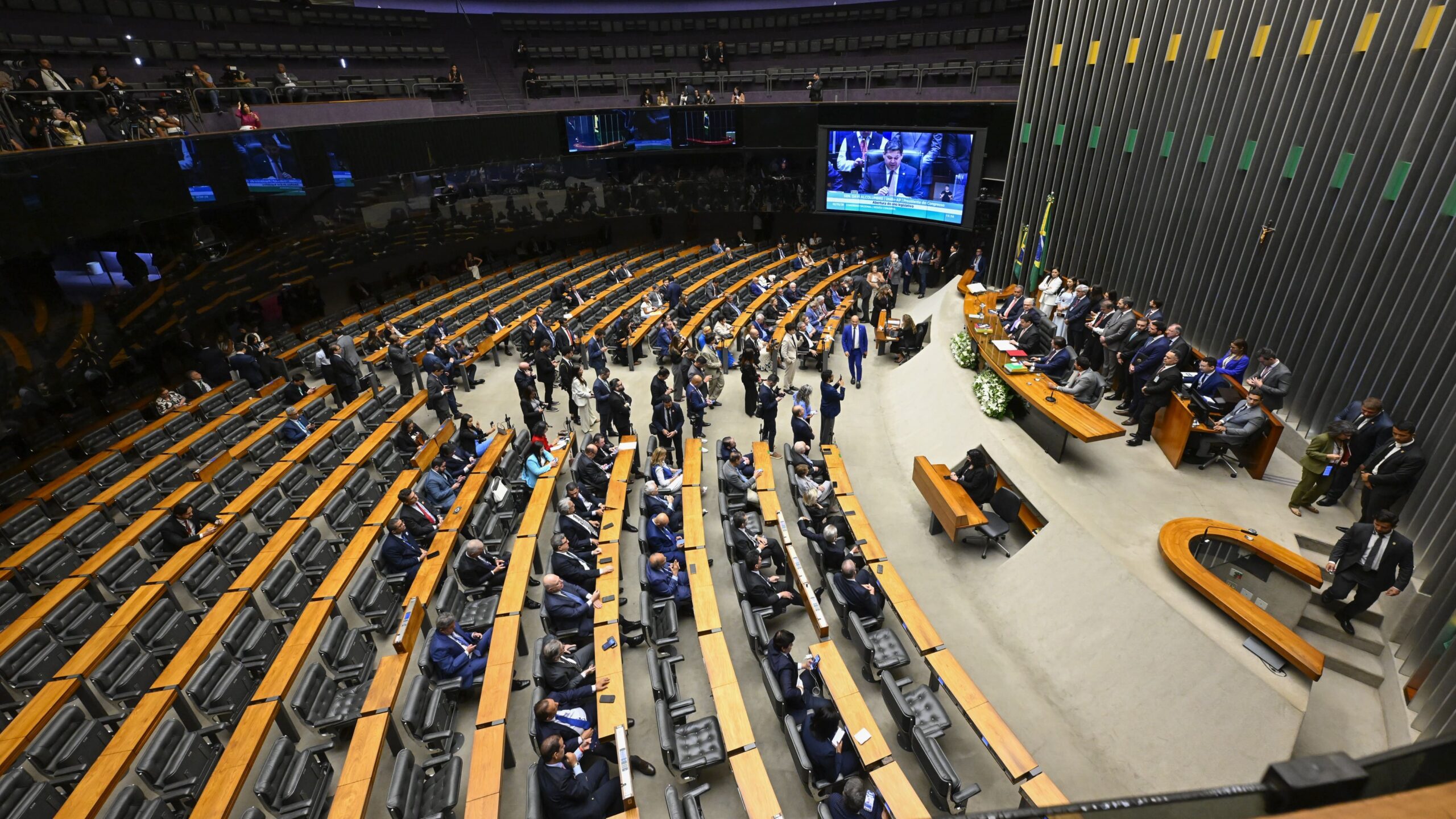 Senado-Aprova-Incentivos-A-Industria-Quimica-E-Petroquimica-Com-Orcamento-Triplicado