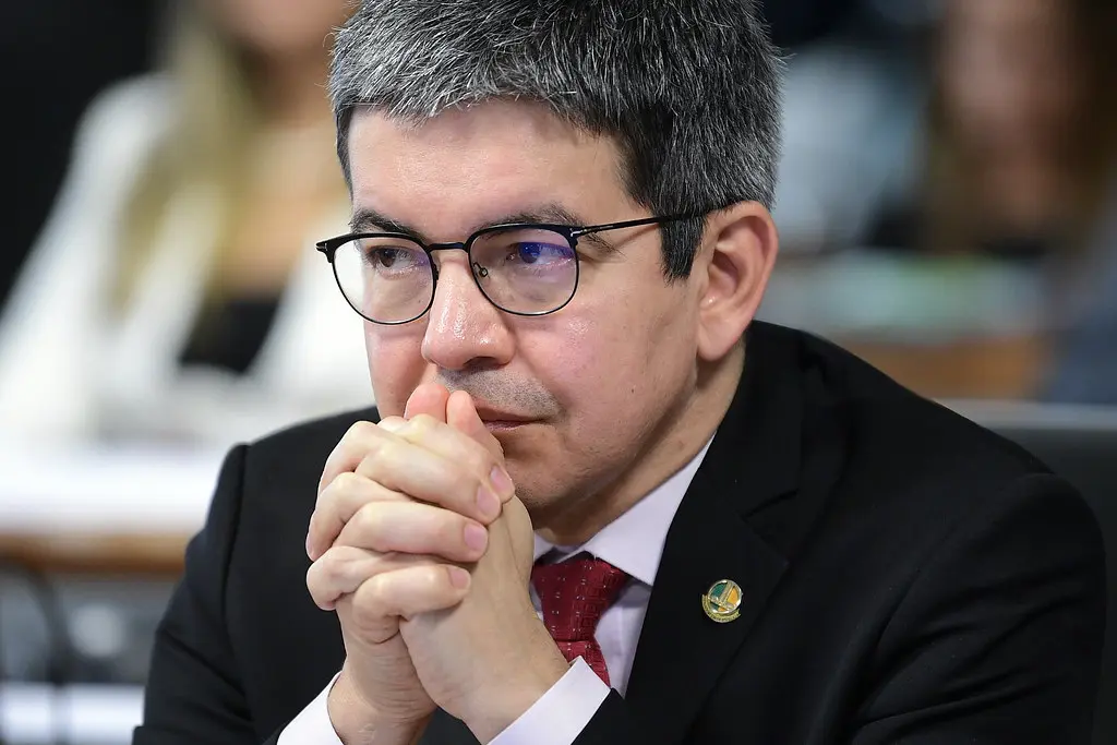 Tentativa-De-Avancar-Com-Redata-Acaba-Em-Ruido-E-Programa-Para-Data-Center-Segue-Sem-Acordo